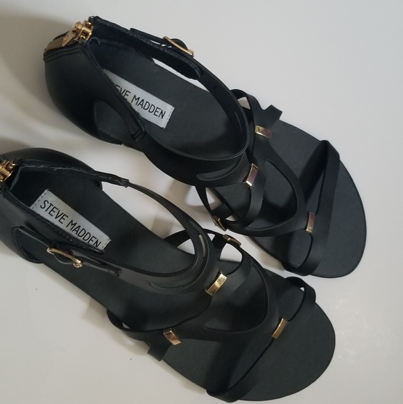 steve madden black and gold sandals